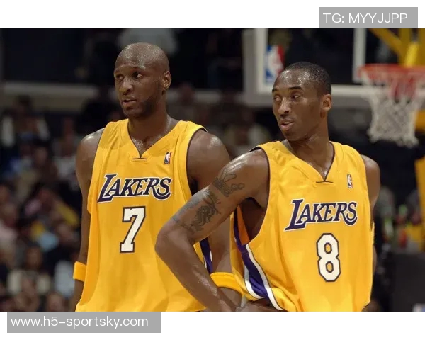 东契奇为湖人转播团队送车车上专属名牌彰显心意